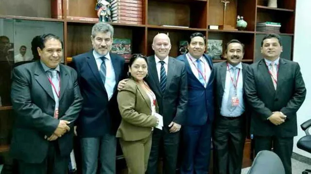 El Gobernador Regional Amazonas, Gilmer Horna Corrales, acompañado de autoridades