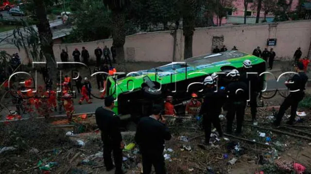Green Bus se desbarranca en Cerro San Cristóbal y deja al menos 8 pasajeros muertos