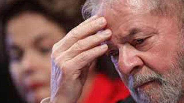 Ex presidente de Brasil Lula da Silva fue condenado a nueve años y medio de prisión