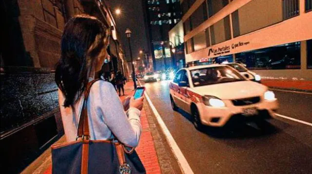 Mujeres acosadas por taxistas afiliados