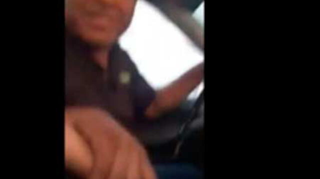 Chofer no dejó de acosar a pasajera según video registrado en YouTube