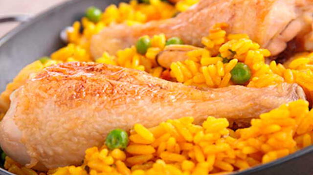 Estofado de pollo y arroz amarillo