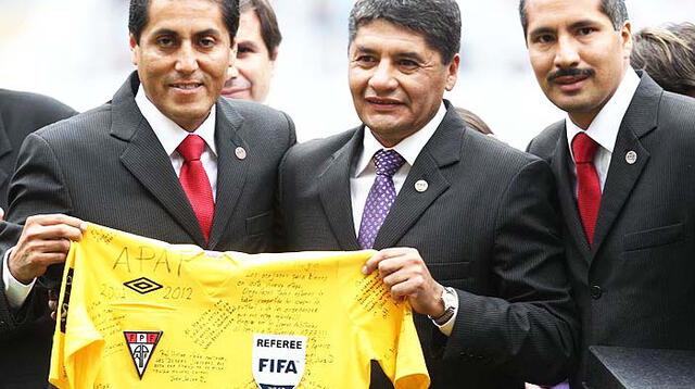 El ex arbitro FIFA Édison Pérez pide salida de Víctor Rivera de la CONAR