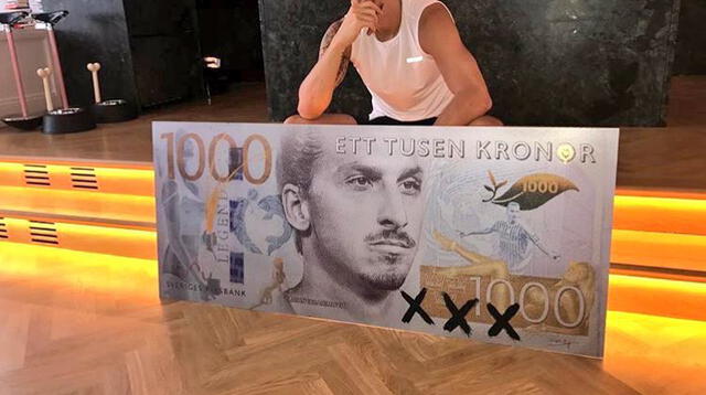 Zlatan posando junto al famoso billete
