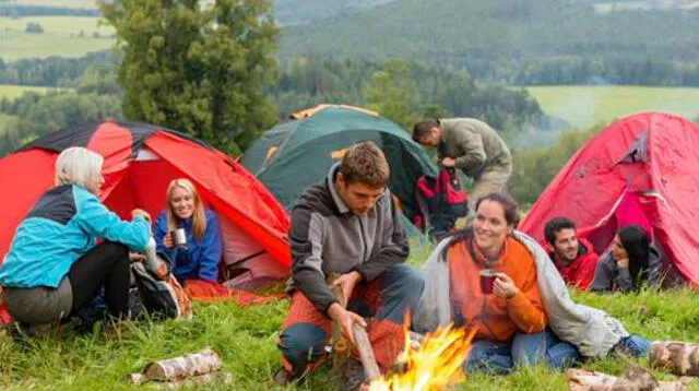 Si vas de campamento utiliza prendas largas para protegerte de los mosquitos