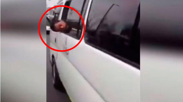 El video de este joven durmiendo con la cabeza fuera se ha vuelto viral en YouTube El video de este joven durmiendo con la cabeza fuera se ha vuelto viral en YouTube