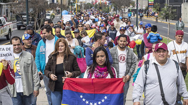 Los venezolanos en Lima están muy preocupados por sus familiares 