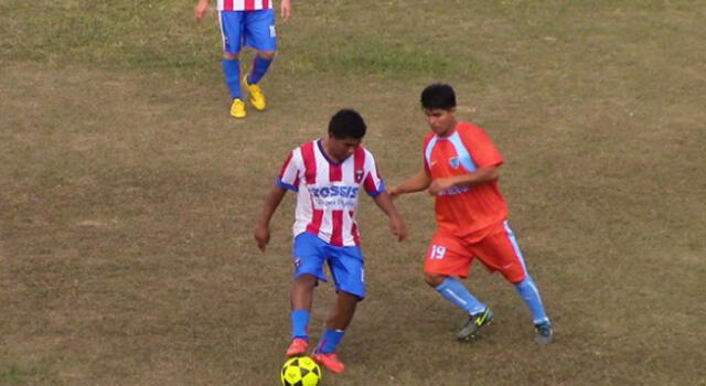 Un encuentro intenso desarrollaron Minsa y Mafer. FOTO: Copa Peru