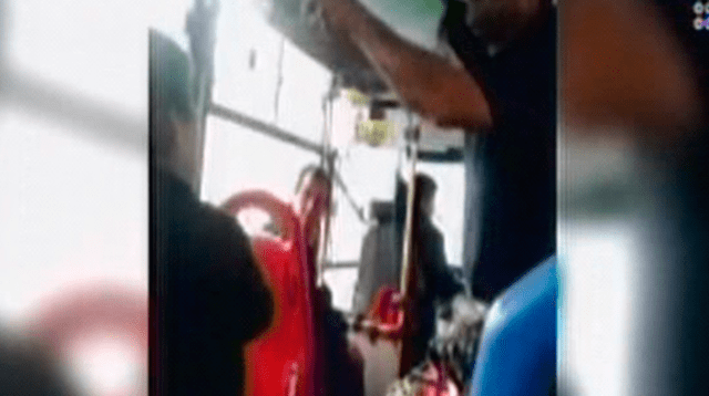 Venezolano que vende empanadas para sobrevivir en Lima es atacado por pasajeros de bus