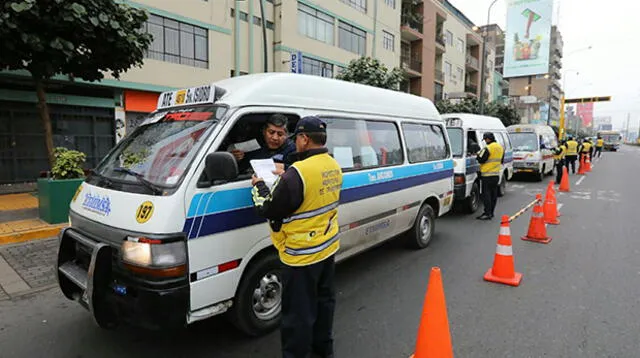 Fiscalizadores hicieron operativo contra vehículos informales.
