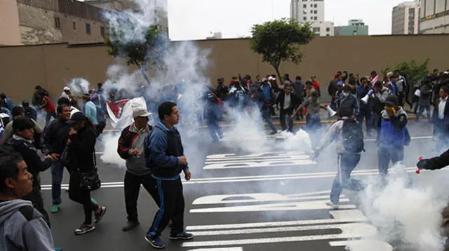 Docentes continuaron con sus enfrentamientos con la Policía