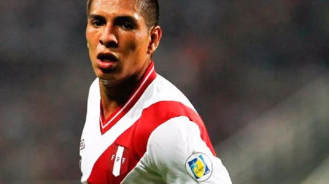 Paolo Hurtado anota el segundo gol de Perú frente a Ecuador