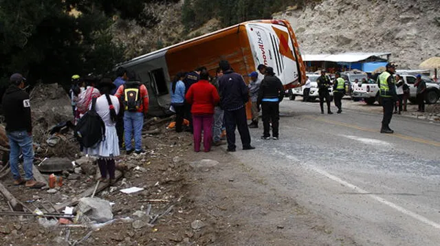 El bus que se despistó en la vía los libertadores dejó cinco muertos.
