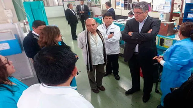 Presidente de EsSalud inspecciona infraestructura de hospitales