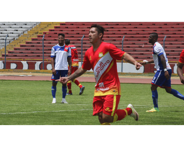 Montiel celebra el gol del empate de huancayo. FOTO: Manuel Tovar
