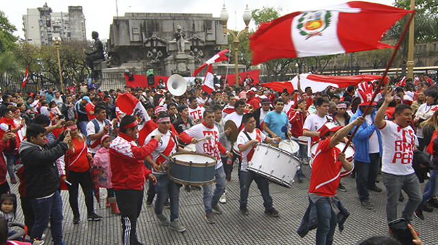 Los hinchas peruanos ya se hacen sentir en Buenos Aires