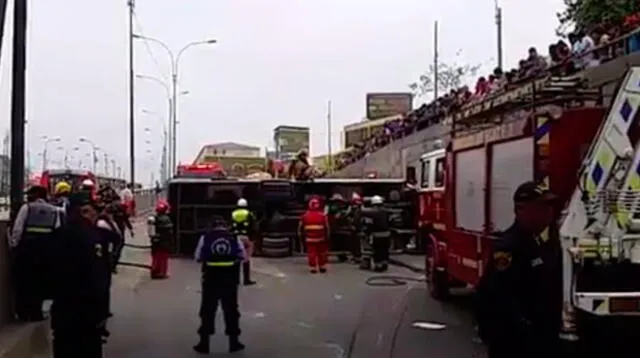 Bus se despistó en la av. Alfonso Ugarte y deja 12 heridos