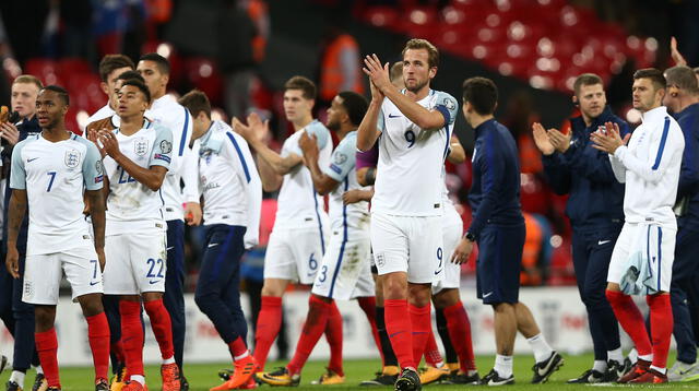 Festejo de Inglaterra por la clasificación. FOTO: EFE