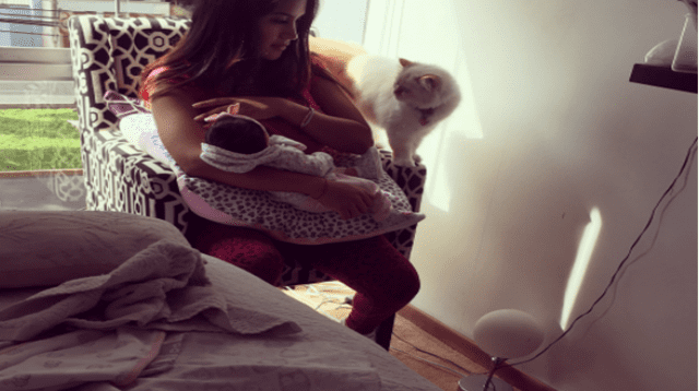 Melissa Paredes, responde críticas por subir foto de su bebé y su gato 