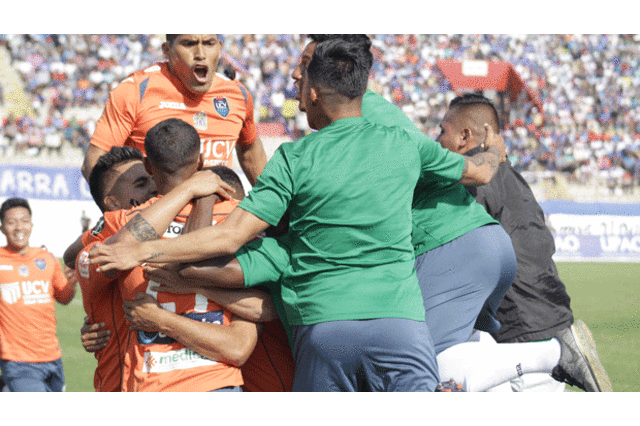 Celebración del gol Junior Viza que ponía adelante al Vallejo. FOTO: Segunda División