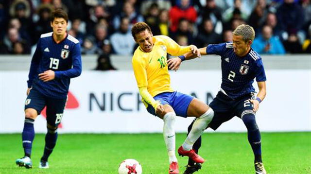 Neymar fue duramente golpeado por los japoneses. FOTO: EFE