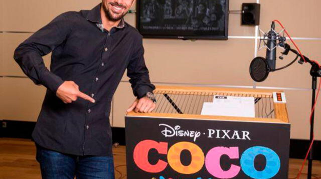 Claudio Pizarro después de grabar su voz para la película 'Coco'