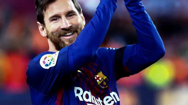 Messi posa con su trofeo