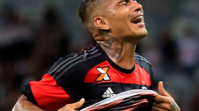 Paolo Guerrero vistiendo la camiseta del Flamengo