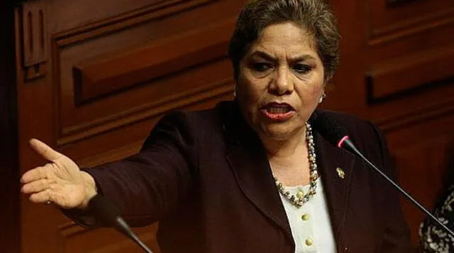 Luz Salgado asegura que no puede haber un golpe porque el Congreso no tiene tanques