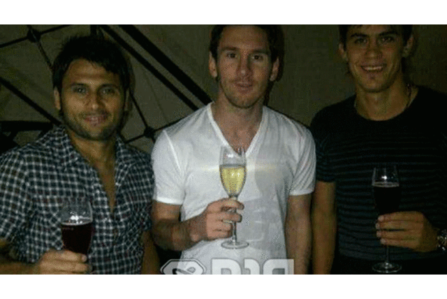Messi junto a sus primos Emanuel (primero derecha) y Maximiliano Biancucchi