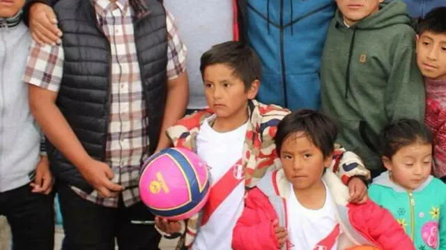 Cueva, junto al alcalde y el calor de la juventud y niñez