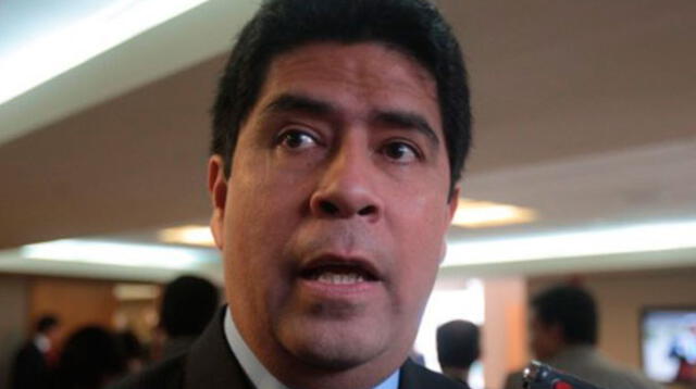 Javier Barreda presentó la suspensión temporal de su militancia al APRA