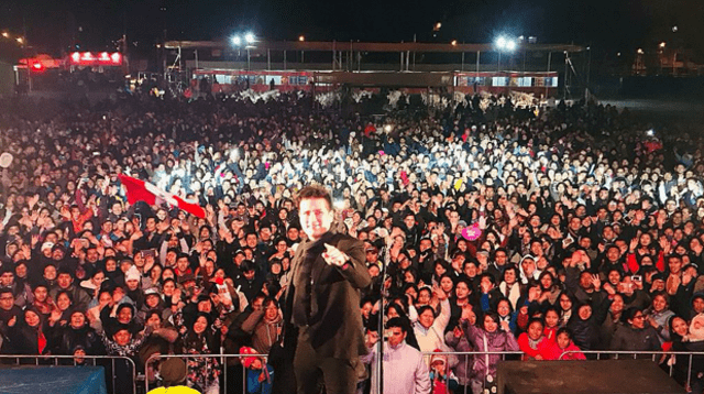 Cantante celebró gran concierto en Puno