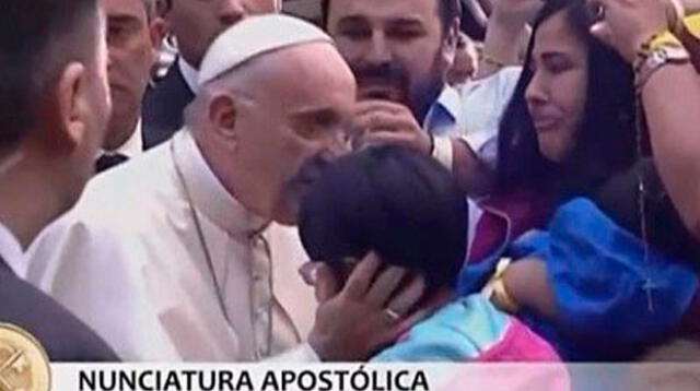 Papa Francisco: Mira la conmovedora bendición del Santo Padre a niño con discapacidad