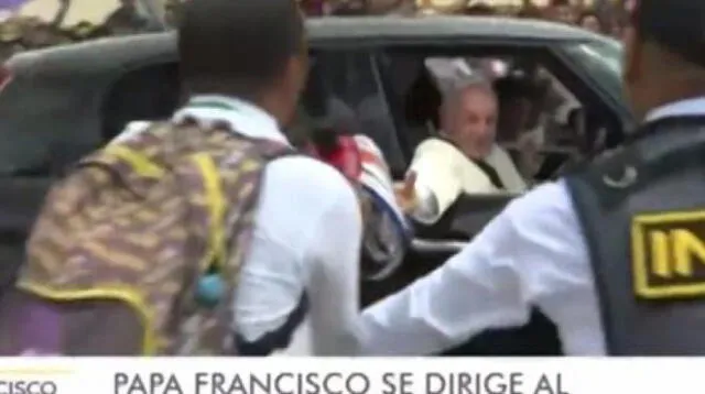 El papa Francisco fue sorprendido por un reportero de televisión