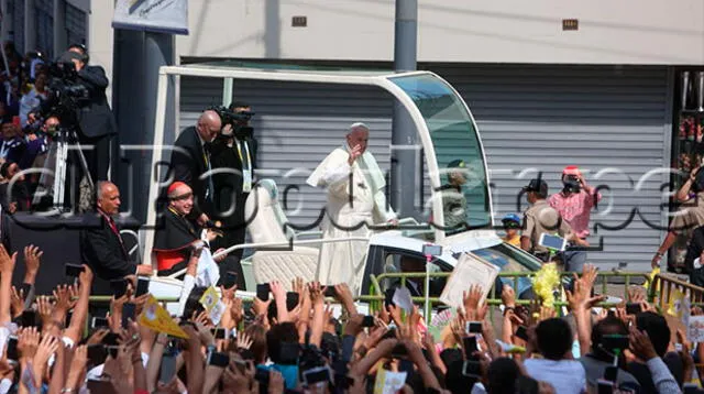 Papa recorre las calles del Centro de Lima
