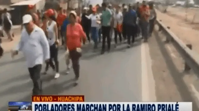 Desde Huachipa pobladores marcharon hasta el Centro de Lima para exigir obras