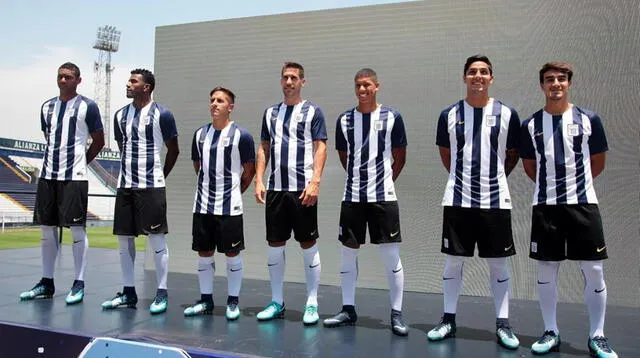 La nueva camiseta de Alianza Lima para este 2018