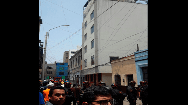 Incendio en una vivienda causa alarma en el Cercado de Lima