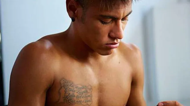 Neymar posa desnudo y enloquece las redes sociales