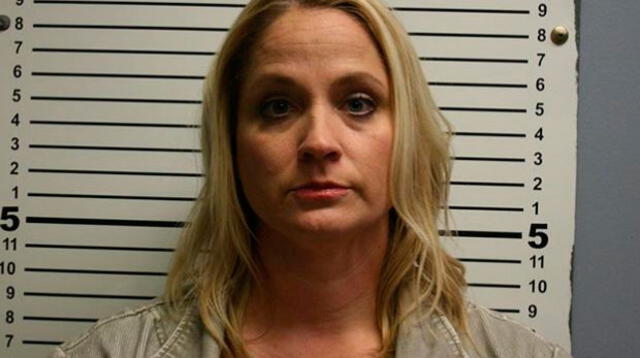 Maestra de química es arrestada por tener sexo con un alumno de 15 años
