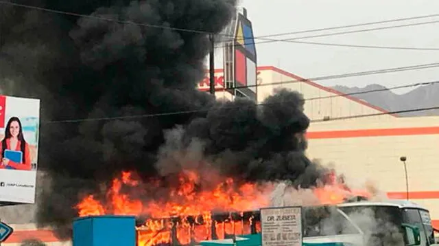 Bus se incendia frente al Megaplaza
