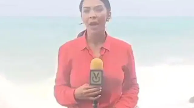 Reportera casi se la lleva el mar en plena transmisión en vivo 