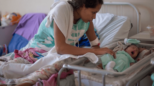 Ante las condiciones precarias en Venezuela, las llaneras embarazadas huyen a Brasil para parir 