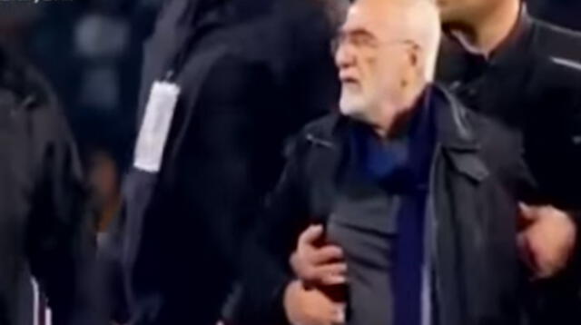 El presidente del PAOK saltó a la cancha con un arma de fuego 