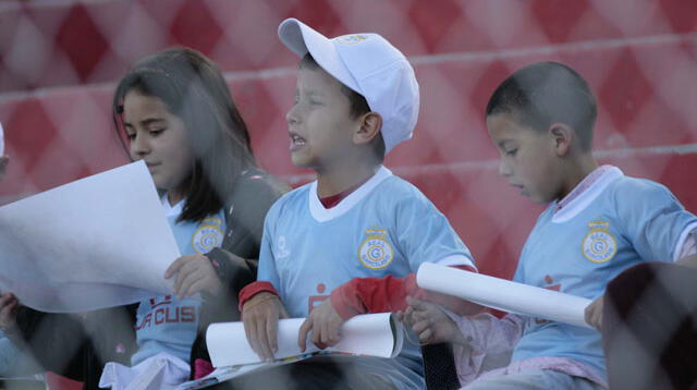 Los niños entusiasta alentaron al Real y al final felices con la victoria. FOTO: Melissa Valdivia