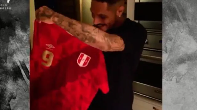 Paolo Guerrero recibió la tercera camiseta de la selección 