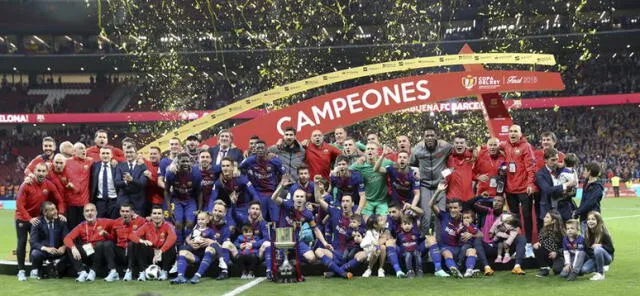Barcelona celebra su primer título de la temporada