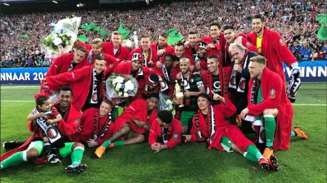 Tapia celebró el título de la Copa Holanda