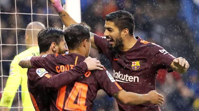 Messi celebra con Suárez y Coutinho